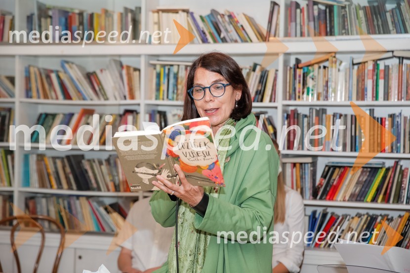  Cvetka Bevc, pisateljicaNagrada Desetnica v roke Jani Bauer