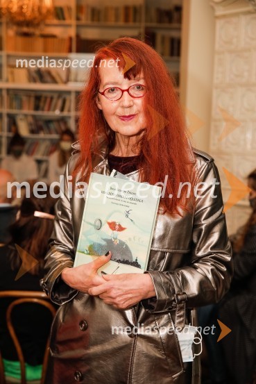  Bina Štampe Žmavc, pisateljicaNagrada Desetnica v roke Jani Bauer