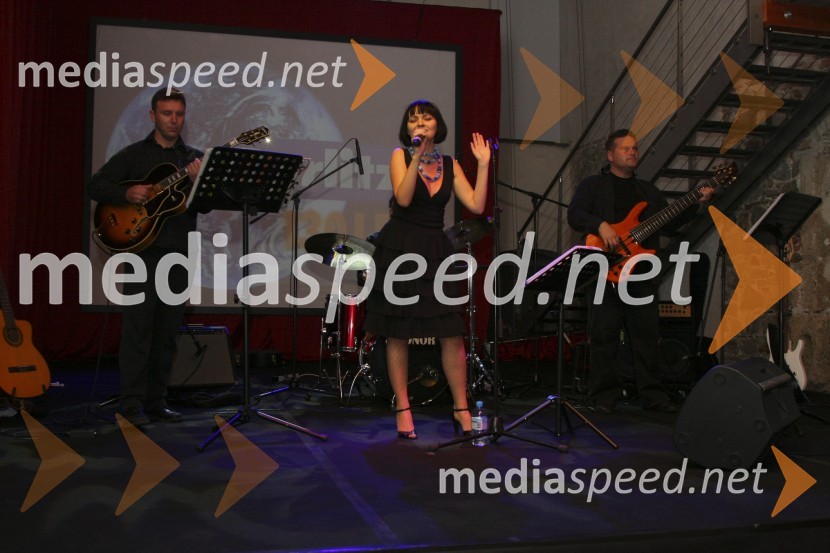 Nastop glasbene skupine Jazz StationBerlitz, jezikovna šola, 130 let