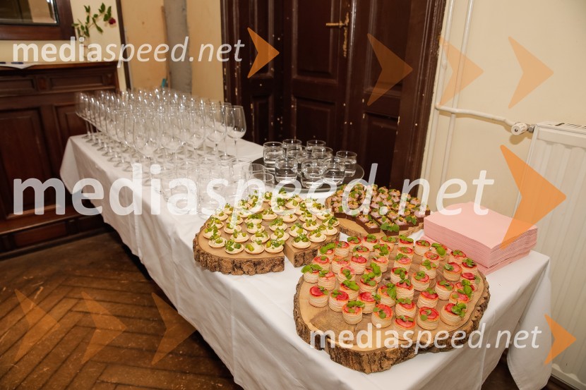 Nagrada Desetnica v roke Jani Bauer