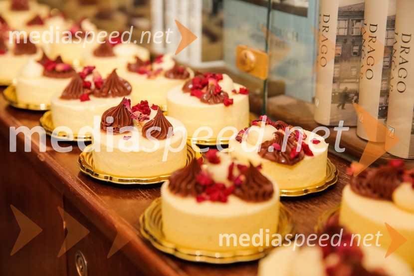 Nagrada Desetnica v roke Jani Bauer