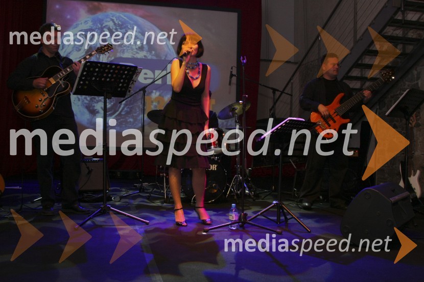 Nastop glasbene skupine Jazz StationBerlitz, jezikovna šola, 130 let