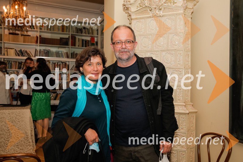  Anja Štefan, pisateljica;  Andrej E. Skubic, pisateljNagrada Desetnica v roke Jani Bauer