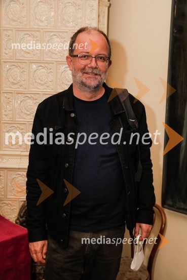  Andrej E. Skubic, pisateljNagrada Desetnica v roke Jani Bauer