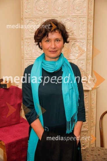  Anja Štefan, pisateljicaNagrada Desetnica v roke Jani Bauer