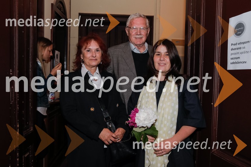  Barbara  Habič Pregl, pisateljica, učiteljica joge;  Slavko Pregl, pisatelj;  Jana Bauer, pisateljicaNagrada Desetnica v roke Jani Bauer