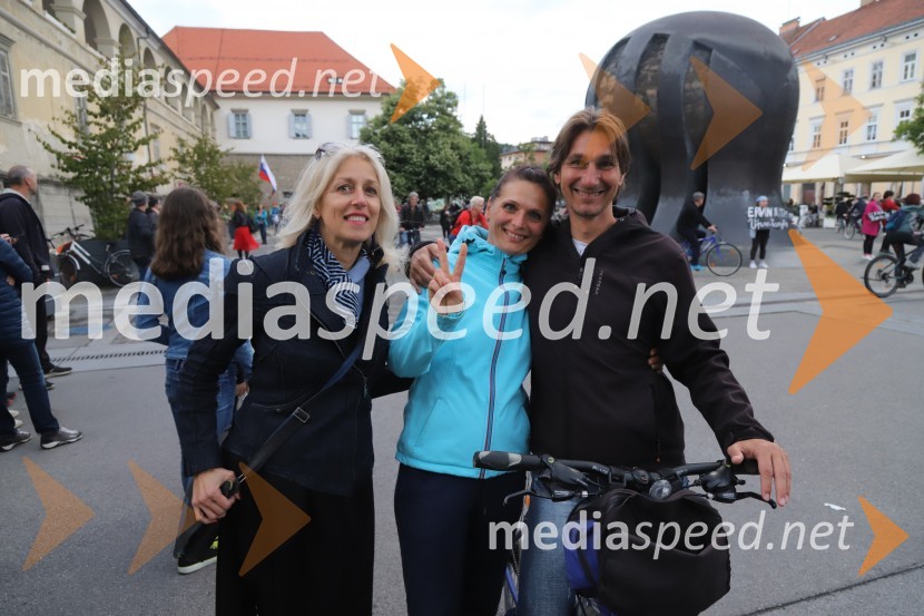  ... ;  Mirjana Šajinović, igralka;  Teoson IvančičPetkovi protesti v Mariboru