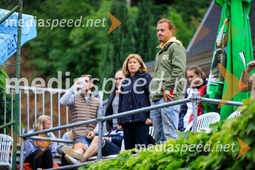  Mima  Jaušovec, nekdanja slovenska tenisačicaBlaž Rola in Bor Artnak, zmagovalca pokala Mime Jaušovec