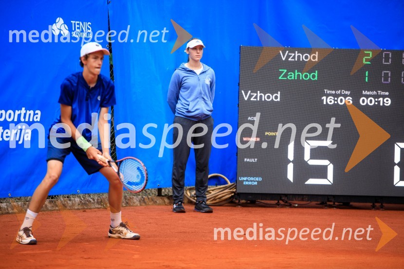  Bor Artnak, teniški igralecBlaž Rola in Bor Artnak, zmagovalca pokala Mime Jaušovec