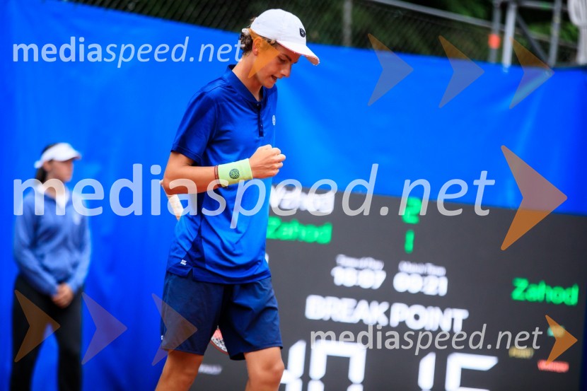  Bor Artnak, teniški igralecBlaž Rola in Bor Artnak, zmagovalca pokala Mime Jaušovec