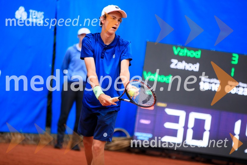  Bor Artnak, teniški igralecBlaž Rola in Bor Artnak, zmagovalca pokala Mime Jaušovec