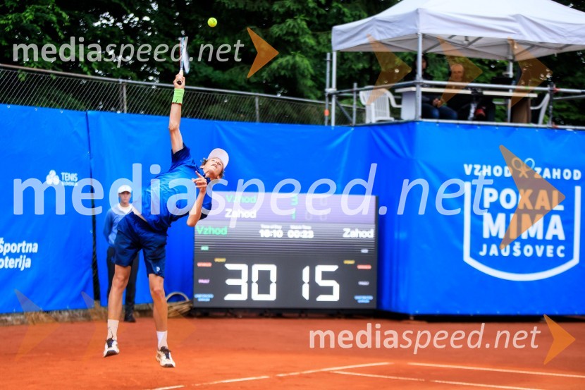  Bor Artnak, teniški igralecBlaž Rola in Bor Artnak, zmagovalca pokala Mime Jaušovec