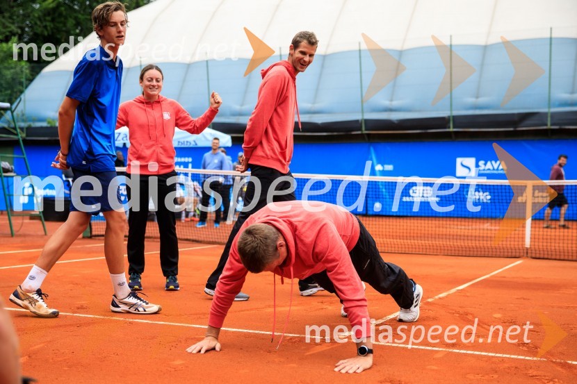  Bor Artnak, teniški igralec;  Tamara  Zidanšek, teniška igralka;  Robi  Cokan, kapetan vzhoda;  Blaž  Rola, teniški igralecBlaž Rola in Bor Artnak, zmagovalca pokala Mime Jaušovec