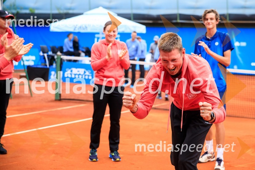  Tamara  Zidanšek, teniška igralka;  Robi  Cokan, kapetan vzhoda;  Bor Artnak, teniški igralecBlaž Rola in Bor Artnak, zmagovalca pokala Mime Jaušovec