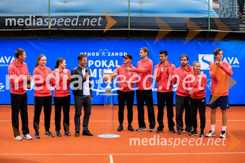  Robi  Cokan, kapetan vzhoda;  Živa Falkner, teniška igralka;  Tamara  Zidanšek, teniška igralka;  ... ;  ... ;  Blaž  Rola, teniški igralec;  Mike Urbanija, teniški igralec;  Nik  Razboršek, teniški igralec;  Pia Čuk, teniška igralka;  Bor Artnak, teniški igralecBlaž Rola in Bor Artnak, zmagovalca pokala Mime Jaušovec