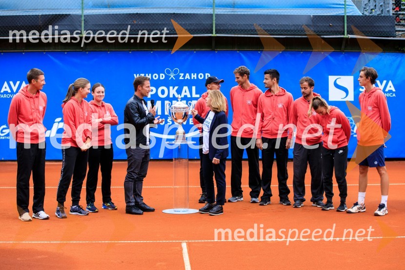  Robi  Cokan, kapetan vzhoda;  Živa Falkner, teniška igralka;  Tamara  Zidanšek, teniška igralka;  ... ;  Mima  Jaušovec, nekdanja slovenska tenisačica;  Blaž  Rola, teniški igralec;  Mike Urbanija, teniški igralec;  Nik  Razboršek, teniški igralec;  Pia Čuk, teniška igralka;  Bor Artnak, teniški igralecBlaž Rola in Bor Artnak, zmagovalca pokala Mime Jaušovec