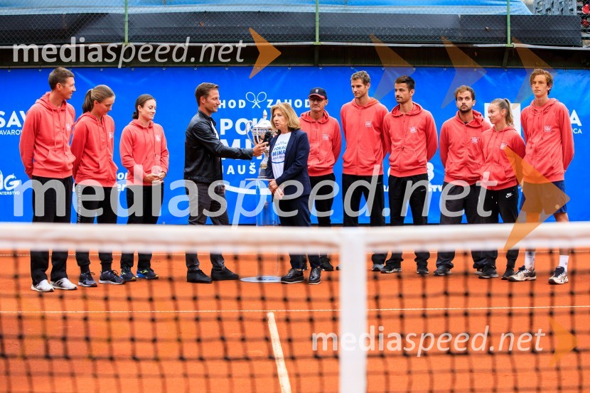  Robi  Cokan, kapetan vzhoda;  Živa Falkner, teniška igralka;  Tamara  Zidanšek, teniška igralka;  ... ;  Mima  Jaušovec, nekdanja slovenska tenisačica;  ... ;  Blaž  Rola, teniški igralec;  Mike Urbanija, teniški igralec;  Nik  Razboršek, teniški igralec;  Pia Čuk, teniška igralka;  Bor Artnak, teniški igralecBlaž Rola in Bor Artnak, zmagovalca pokala Mime Jaušovec