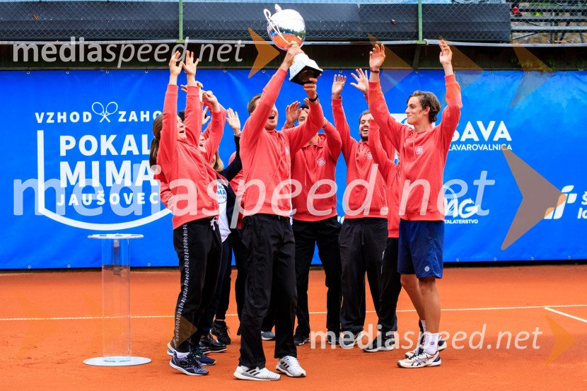  Bor Artnak, teniški igralecBlaž Rola in Bor Artnak, zmagovalca pokala Mime Jaušovec