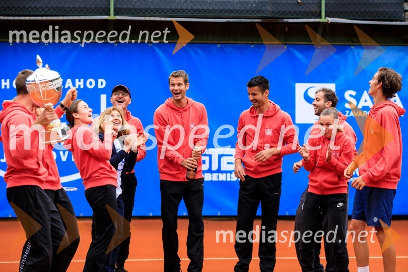  Robi  Cokan, kapetan vzhoda;  Živa Falkner, teniška igralka;  Mima  Jaušovec, nekdanja slovenska tenisačica;  Blaž  Rola, teniški igralec;  Mike Urbanija, teniški igralec;  Nik  Razboršek, teniški igralec;  Pia Čuk, teniška igralka;  Bor Artnak, teniški igralecBlaž Rola in Bor Artnak, zmagovalca pokala Mime Jaušovec