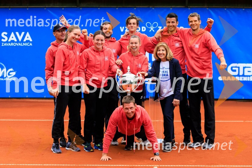  Živa Falkner, teniška igralka;  Tamara  Zidanšek, teniška igralka;  Nik  Razboršek, teniški igralec;  Bor Artnak, teniški igralec;  Pia Čuk, teniška igralka;  Robi  Cokan, kapetan vzhoda;  Mima  Jaušovec, nekdanja slovenska tenisačica;  Mike Urbanija, teniški igralec;  Blaž  Rola, teniški igralecBlaž Rola in Bor Artnak, zmagovalca pokala Mime Jaušovec