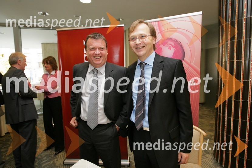 Boško Šrot, direktor Pivovarne Laško in Branko Žibret, partner A.T. Kearney in avtor knjige Strateška nabavaPredstavitev knjige Branka Žibreta: Strateška nabava in okrogla miza: Kako kupiti ceneje in več znanja