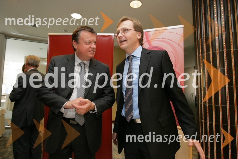 Boško Šrot, direktor Pivovarne Laško in Branko Žibret, partner A.T. Kearney in avtor knjige Strateška nabavaPredstavitev knjige Branka Žibreta: Strateška nabava in okrogla miza: Kako kupiti ceneje in več znanja