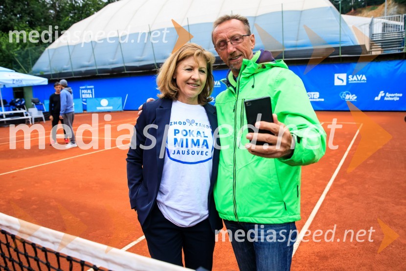  Mima  Jaušovec, nekdanja slovenska tenisačica;  ... Blaž Rola in Bor Artnak, zmagovalca pokala Mime Jaušovec