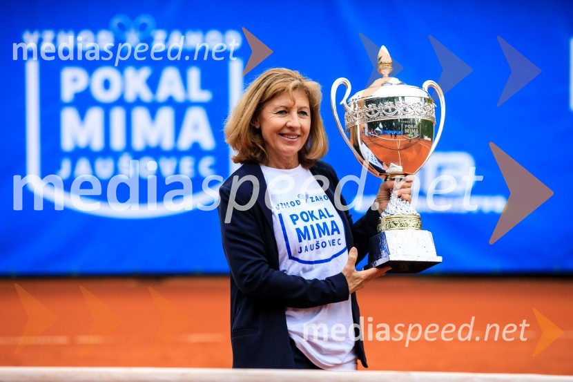  Mima  Jaušovec, nekdanja slovenska tenisačicaBlaž Rola in Bor Artnak, zmagovalca pokala Mime Jaušovec