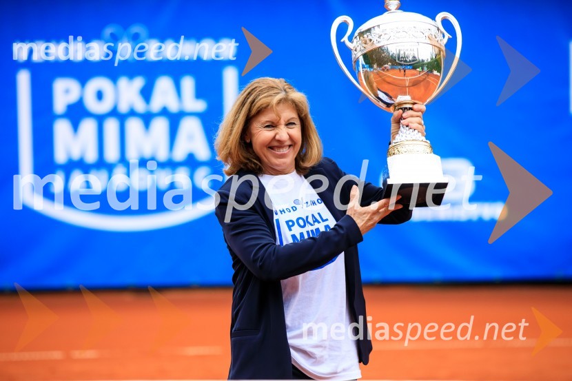  Mima  Jaušovec, nekdanja slovenska tenisačicaBlaž Rola in Bor Artnak, zmagovalca pokala Mime Jaušovec