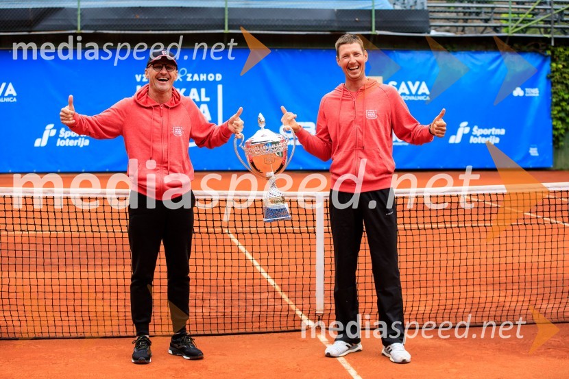  ... ;  Robi  Cokan, kapetan vzhodaBlaž Rola in Bor Artnak, zmagovalca pokala Mime Jaušovec