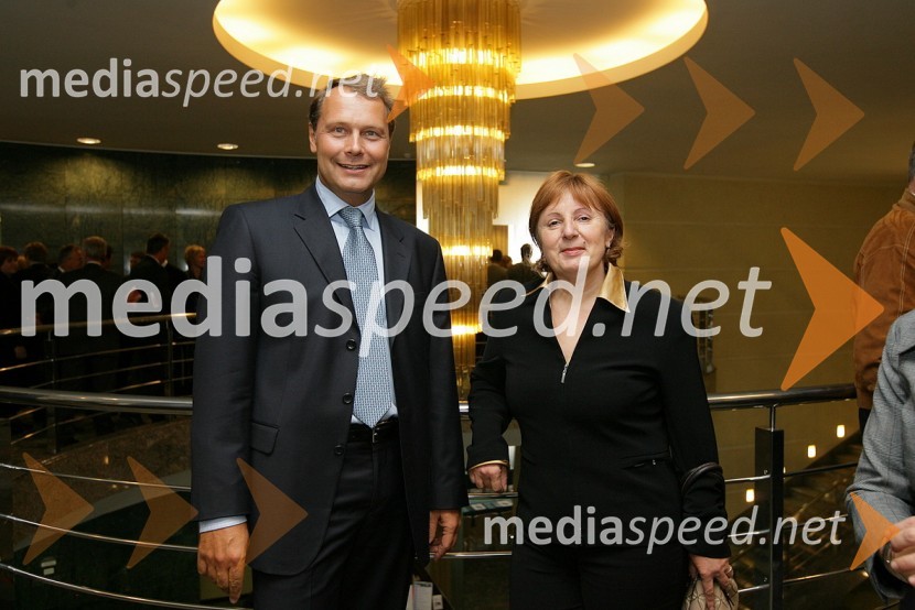 Dr. Andrej Vizjak, direktor A.T. Kearney in Tatjana Fink, glavna direktorica podjetja Trimo d.d.Predstavitev knjige Branka Žibreta: Strateška nabava in okrogla miza: Kako kupiti ceneje in več znanja