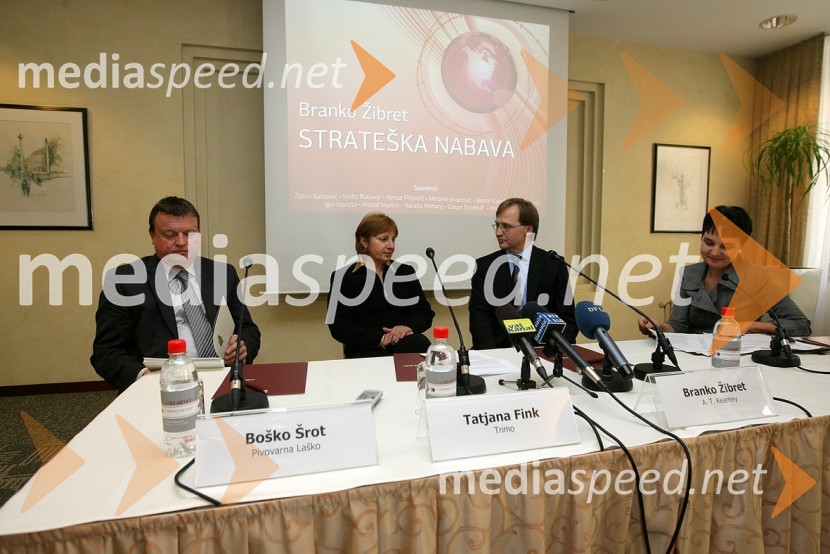 Boško Šrot, direktor Pivovarne Laško, Tatjana Fink, glavna direktorica podjetja Trimo d.d., Branko Žibret, partner A.T. Kearney in avtor knjige Strateška nabava in Vida Petrovčič, novinarka na RTV Slovenija
Predstavitev knjige Branka Žibreta: Strateška nabava in okrogla miza: Kako kupiti ceneje in več znanja