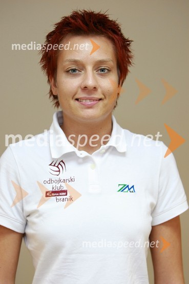 Karmen Kočar, igralka ženskega odbojkarskega kluba NKBM BranikOdbojkarski klub NKBM Branik, sezona 2008/2009