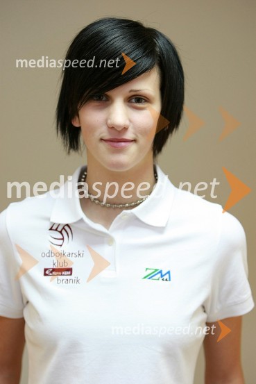 Sara Hutinski, igralka ženskega odbojkarskega kluba NKBM BranikOdbojkarski klub NKBM Branik, sezona 2008/2009