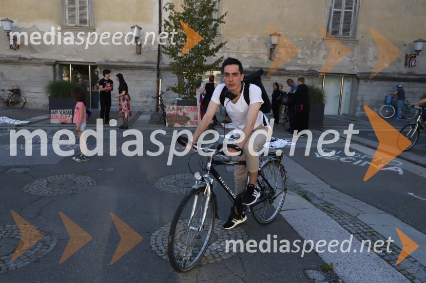  Petja  Labovič, igralecProtest v Mariboru