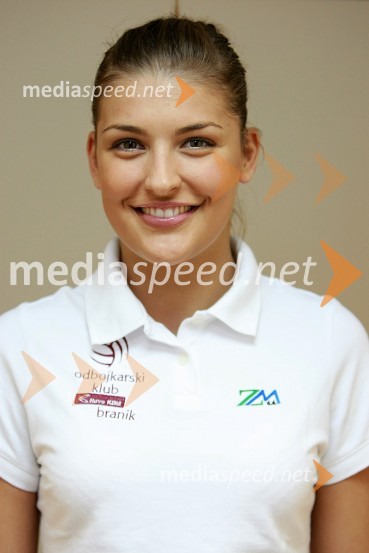 Ana Knuplež, igralka ženskega odbojkarskega kluba NKBM BranikOdbojkarski klub NKBM Branik, sezona 2008/2009