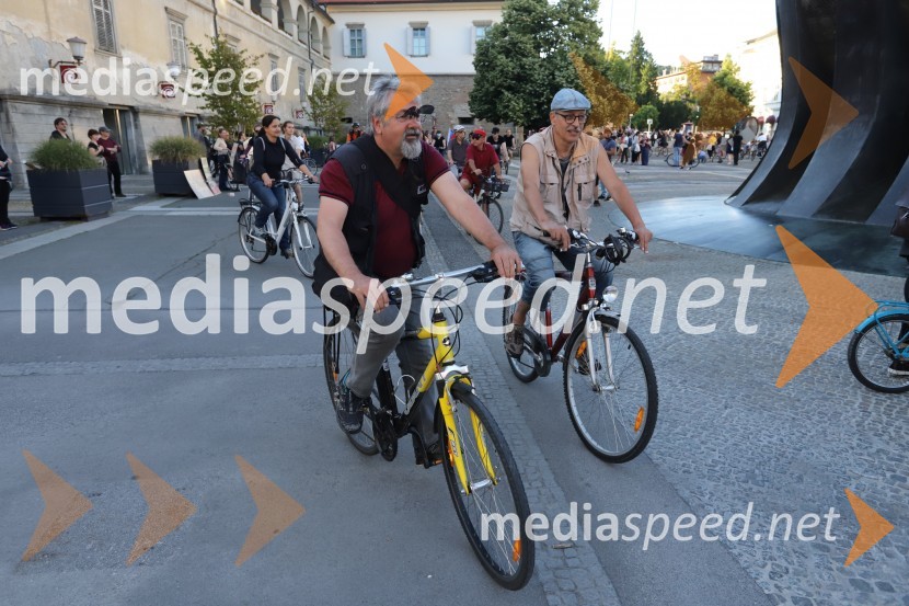  Branimir Ritonja, fotograf;  Miha Kacafura, fotografProtest v Mariboru