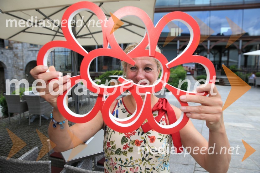  Ana Roš Stojan, kuharska mojstrica in najboljša chefinja na svetu po izboru akademije The World's 50 Best Restaurants ter direktorica Hiše FrankoRazglasitev Michelinovih zvezdic v Sloveniji