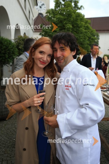  Mojca Mavec, voditeljica;  Tomaž Kavčič, kuharski mojster, Pri Lojzetu, Zemono, podpredsednik BASSRazglasitev Michelinovih zvezdic v Sloveniji