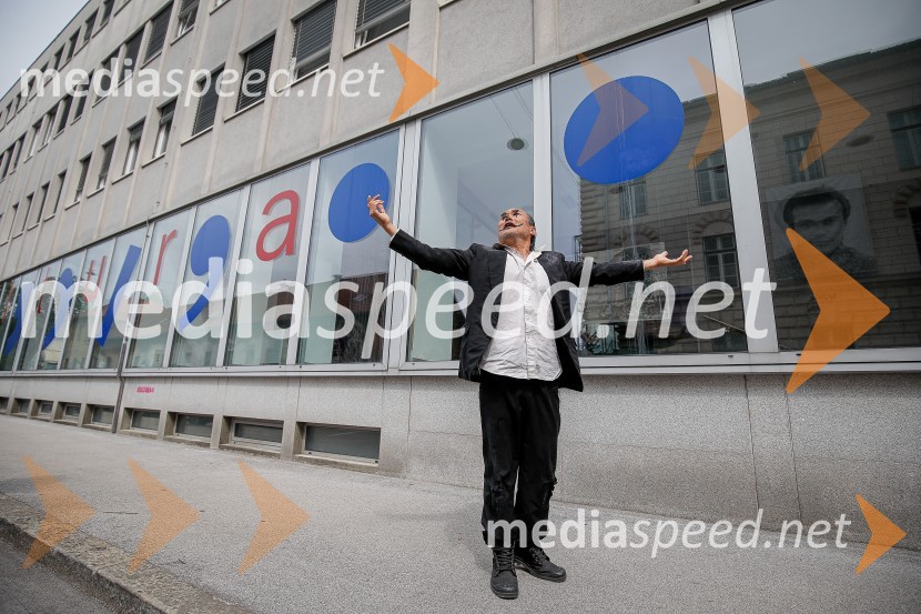 Plesalec iz JaponskeProtest kulturnikov