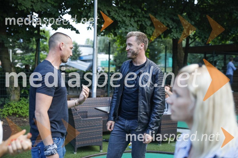  Miha Krušič, koreograf, plesalec;  Denis Avdić, voditeljGeneracija ples, premiera kratkega filma