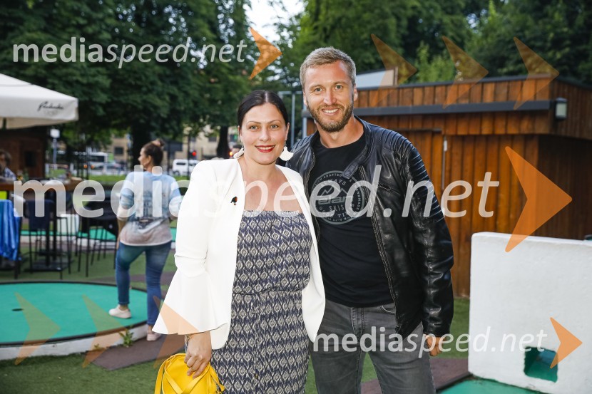  Nuška Drašček, pevka;  Denis Avdić, voditeljGeneracija ples, premiera kratkega filma