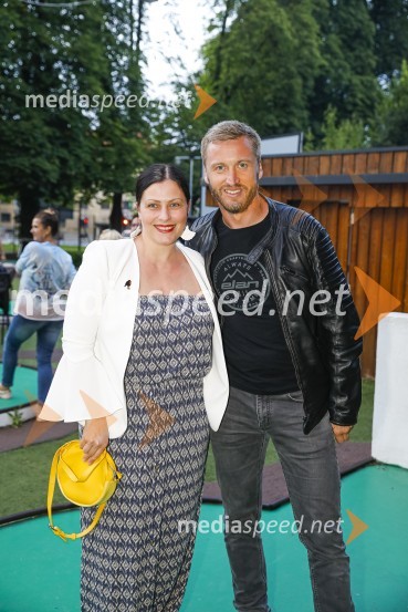  Nuška Drašček, pevka;  Denis Avdić, voditeljGeneracija ples, premiera kratkega filma