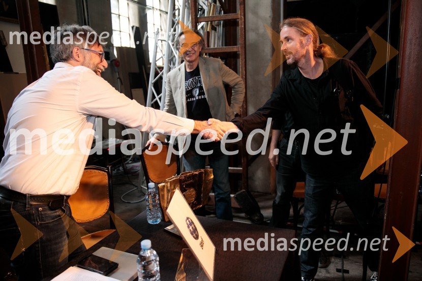  Ivan  Medenica, gledališki kritik, umetniški direktor festivala BITEF;   Igor  Samobor, igralec, ravnatelj SNG Drama Ljubljana;  ... Novinarska konferenca ob razgrnitvi programa 54. festivala BITEF in podelitvi festivalskih nagrad