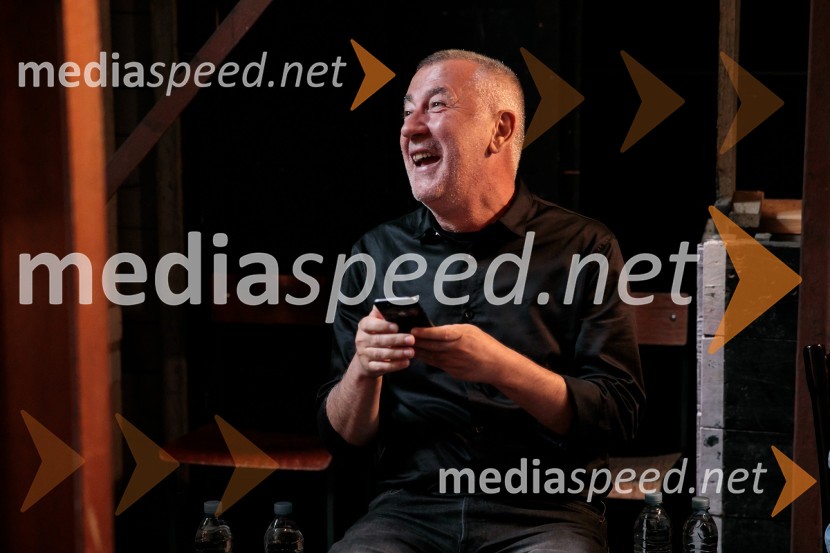  Ivica Buljan, režiserNovinarska konferenca ob razgrnitvi programa 54. festivala BITEF in podelitvi festivalskih nagrad