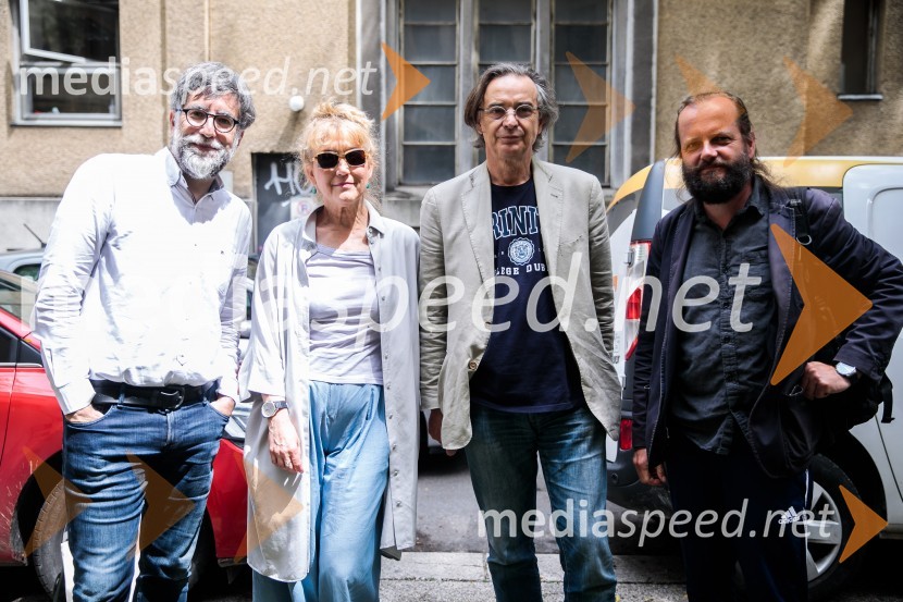  Ivan  Medenica, gledališki kritik, umetniški direktor festivala BITEF;  Barbara Hieng Samobor, direktorica in umetniška vodja MGL;   Igor  Samobor, igralec, ravnatelj SNG Drama Ljubljana;  Sebastijan  Horvat, režiserNovinarska konferenca ob razgrnitvi programa 54. festivala BITEF in podelitvi festivalskih nagrad