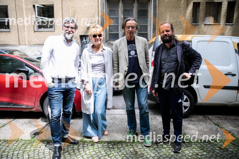  Ivan  Medenica, gledališki kritik, umetniški direktor festivala BITEF;  Barbara Hieng Samobor, direktorica in umetniška vodja MGL;   Igor  Samobor, igralec, ravnatelj SNG Drama Ljubljana;  Sebastijan  Horvat, režiserNovinarska konferenca ob razgrnitvi programa 54. festivala BITEF in podelitvi festivalskih nagrad