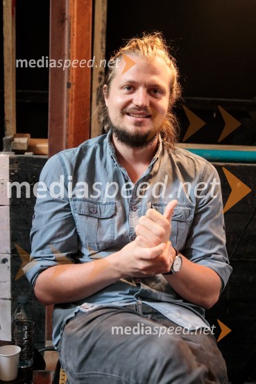  Žiga  Divjak, režiserNovinarska konferenca ob razgrnitvi programa 54. festivala BITEF in podelitvi festivalskih nagrad