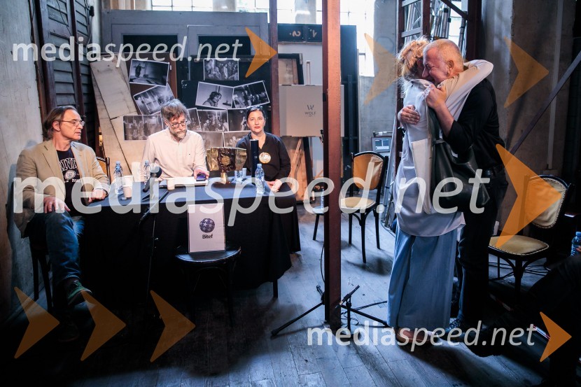   Igor  Samobor, igralec, ravnatelj SNG Drama Ljubljana;  Ivan  Medenica, gledališki kritik, umetniški direktor festivala BITEF;  ... ;  Barbara Hieng Samobor, direktorica in umetniška vodja MGL;  Ivica Buljan, režiserNovinarska konferenca ob razgrnitvi programa 54. festivala BITEF in podelitvi festivalskih nagrad