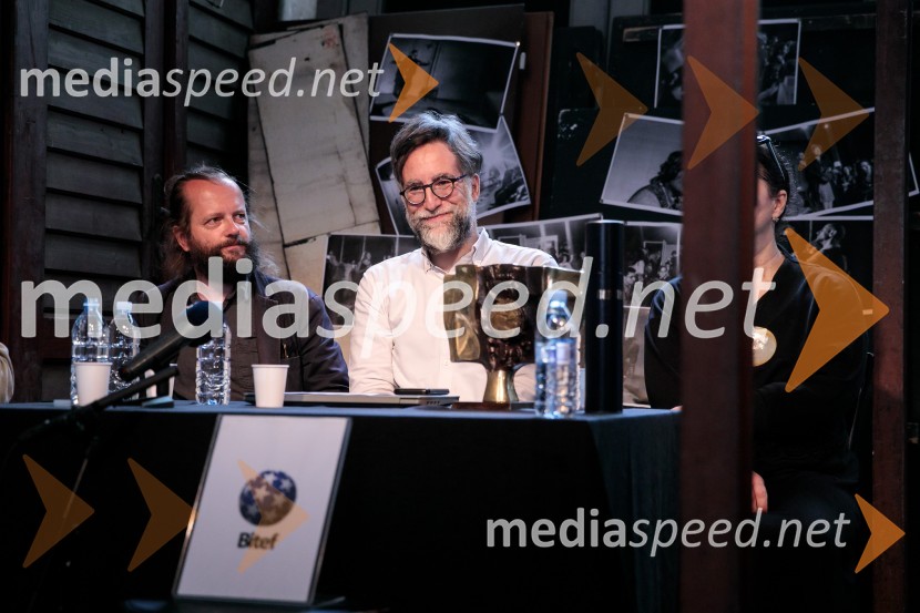  Sebastijan  Horvat, režiser;  Ivan  Medenica, gledališki kritik, umetniški direktor festivala BITEFNovinarska konferenca ob razgrnitvi programa 54. festivala BITEF in podelitvi festivalskih nagrad